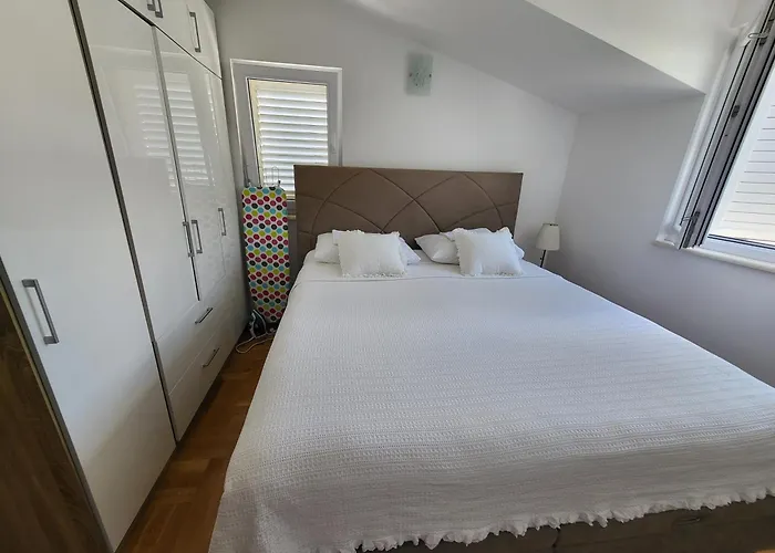 Spot Макарська